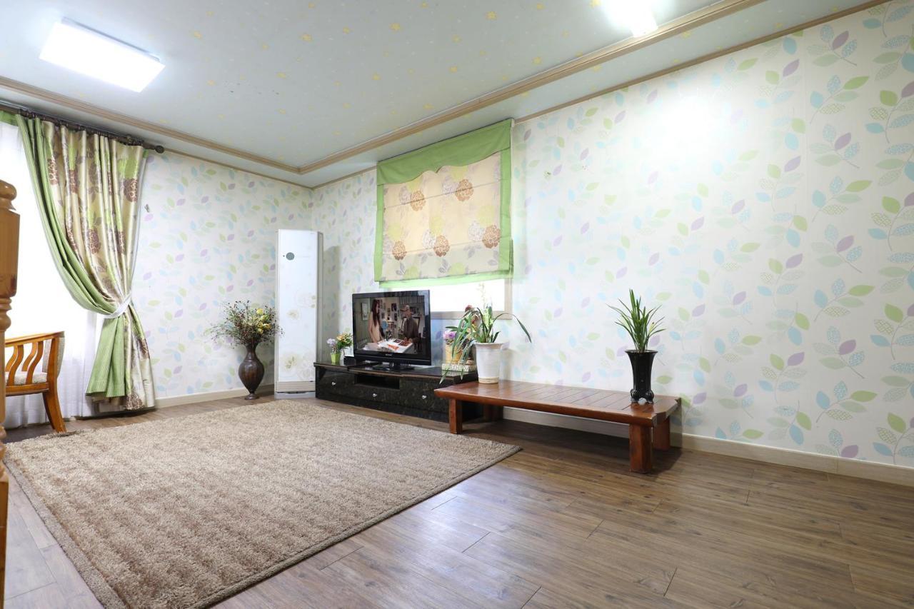 Yeowoogneul Pension Чхунчхон Экстерьер фото